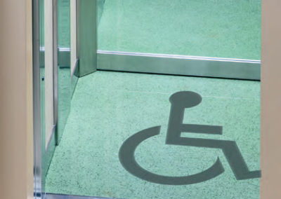 pavimento ascensore simbolo disabili